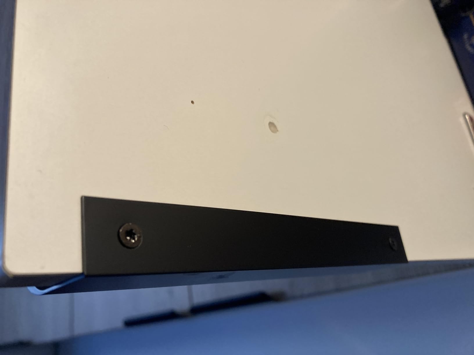 Endlich schwarze Schrauben in Menge